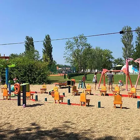 Mariann Apartmann *